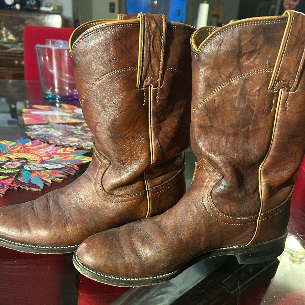 Justin women’s leather calf height boot size 7 1/2 C